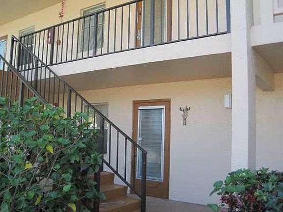 2nd image of 6 Abbey Ln APT 102