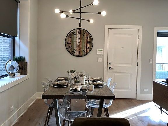 4th image of 621 W Wellington Ave
