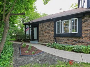 158 Park Dr, Glenview, IL 60025