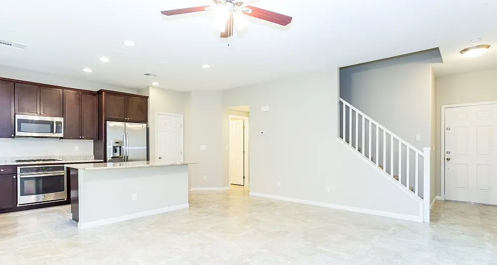 3 bed, 2.5 bath, 1596 sqft, $2,040 — Photo 3