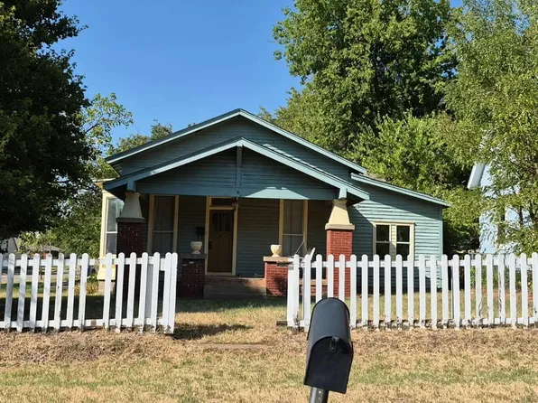 704 E Vilas Ave, Guthrie, OK 73044