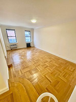 4th image of 235 E 46th St APT 5D