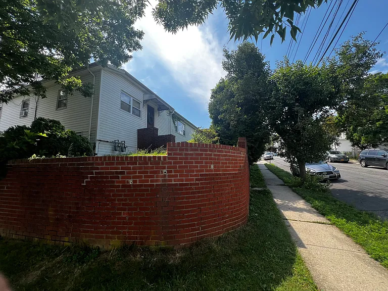 101 Sterling Ave — Photo 2