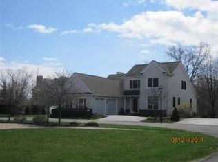 10 Claire Cmn, Slingerlands, NY 12159