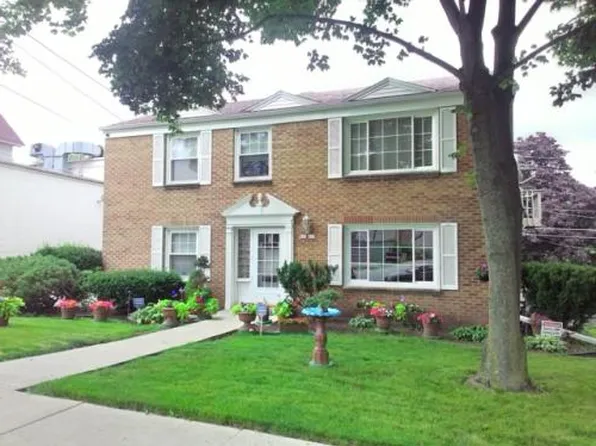 414 N 92nd St, Milwaukee, WI