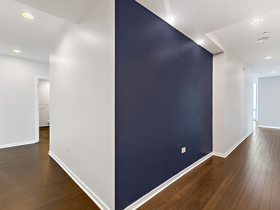 3rd image of 737 W Washington Blvd APT 3201