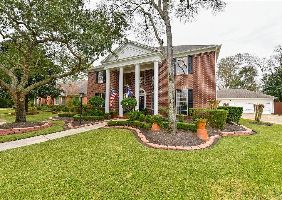 1st image of 4410 Island Hills Dr