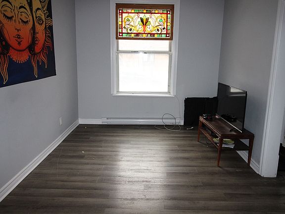 3rd image of 89 Stewart St Unit 1