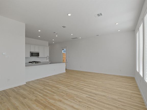 4th image of 5562 Amber Brook Ln