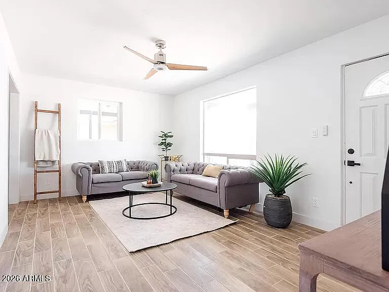3 bed, 2.0 bath, 1236 sqft, $2,495 — Photo 3