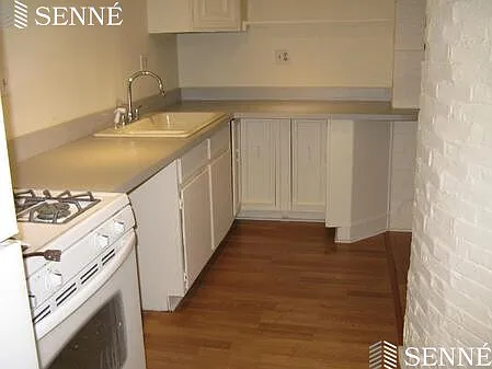 16 Clinton St #B — Photo 3