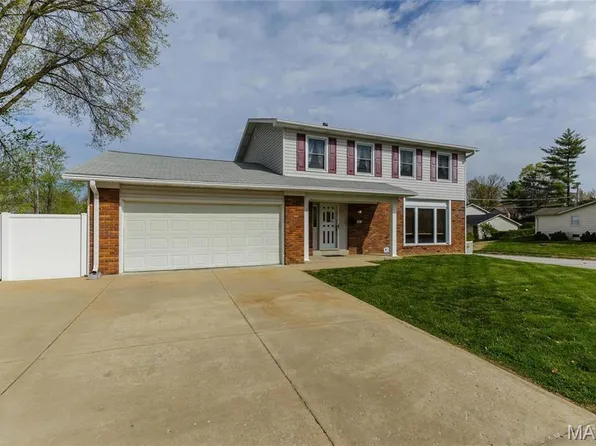 401 Hunters Rdg, Saint Charles, MO 63301