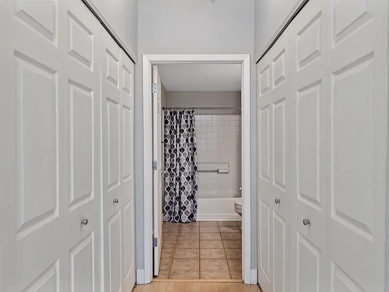 2 large closets in BR for clothes
