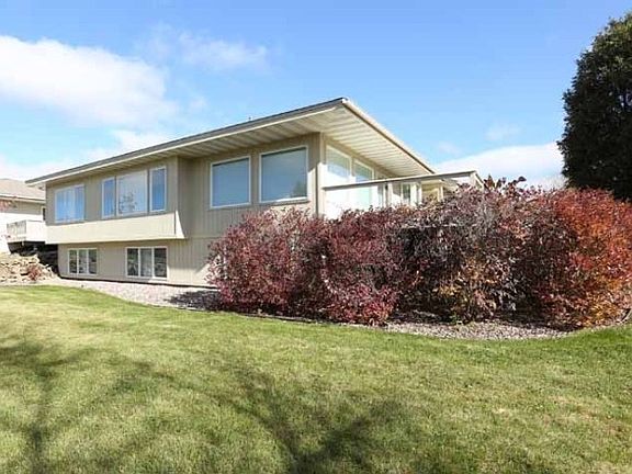 2nd image of 1124 Easthill Dr