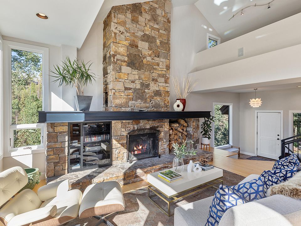 1st image of 815 Saddle Horn Ln