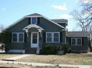 34 1st St, Patchogue, NY 11772