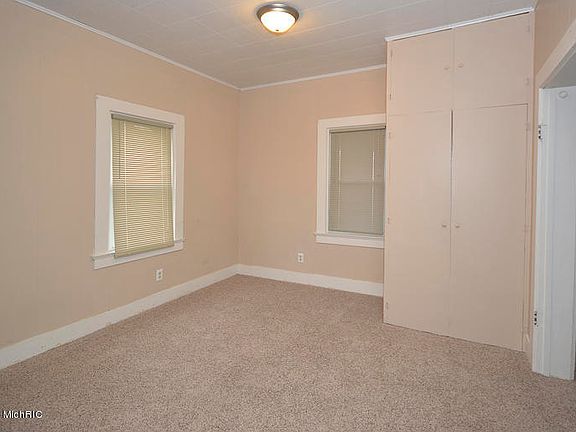 5th image of 425 E Eliza St
