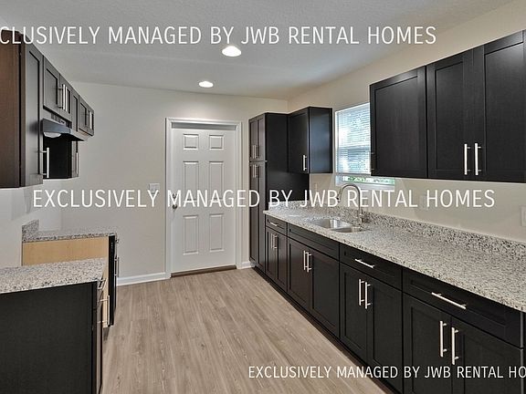 5th image of 815 W 16th St