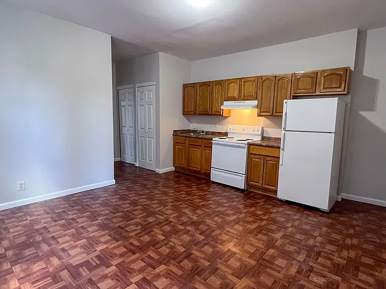 158-160 Westland St / Amauta Apartments, LLC — Photo 11