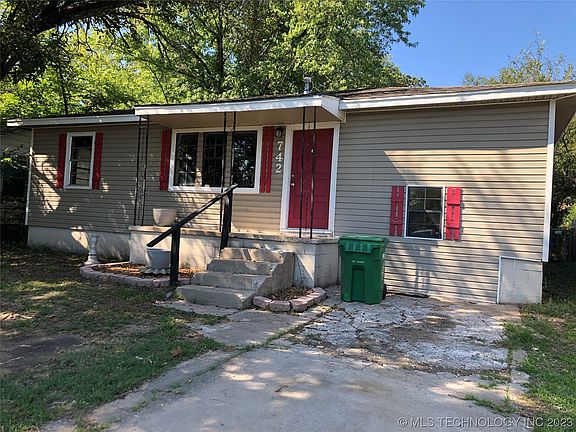 2nd image of 742 N Ross St