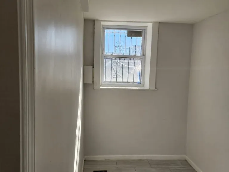 265 Sherman Ave #BASEMENT — Photo 5