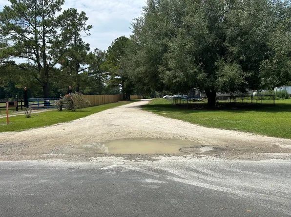 104 Earnhart Ln, Holly Hill, SC 29059