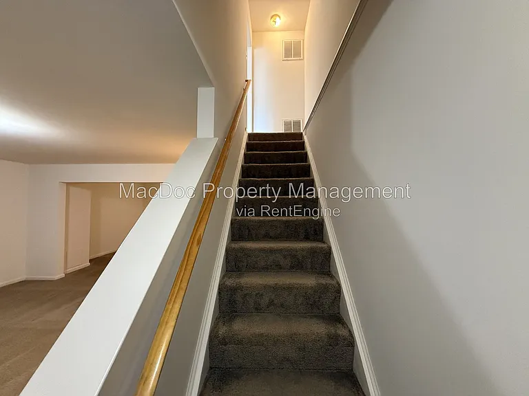 219 Merrill Ct — Photo 15