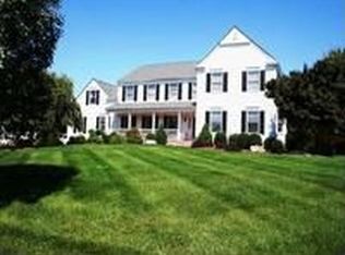 14 Edgewood Dr, Belle Mead, NJ 08502