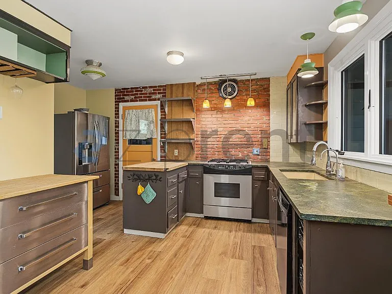 920 SW Stephenson Ct — Photo 16