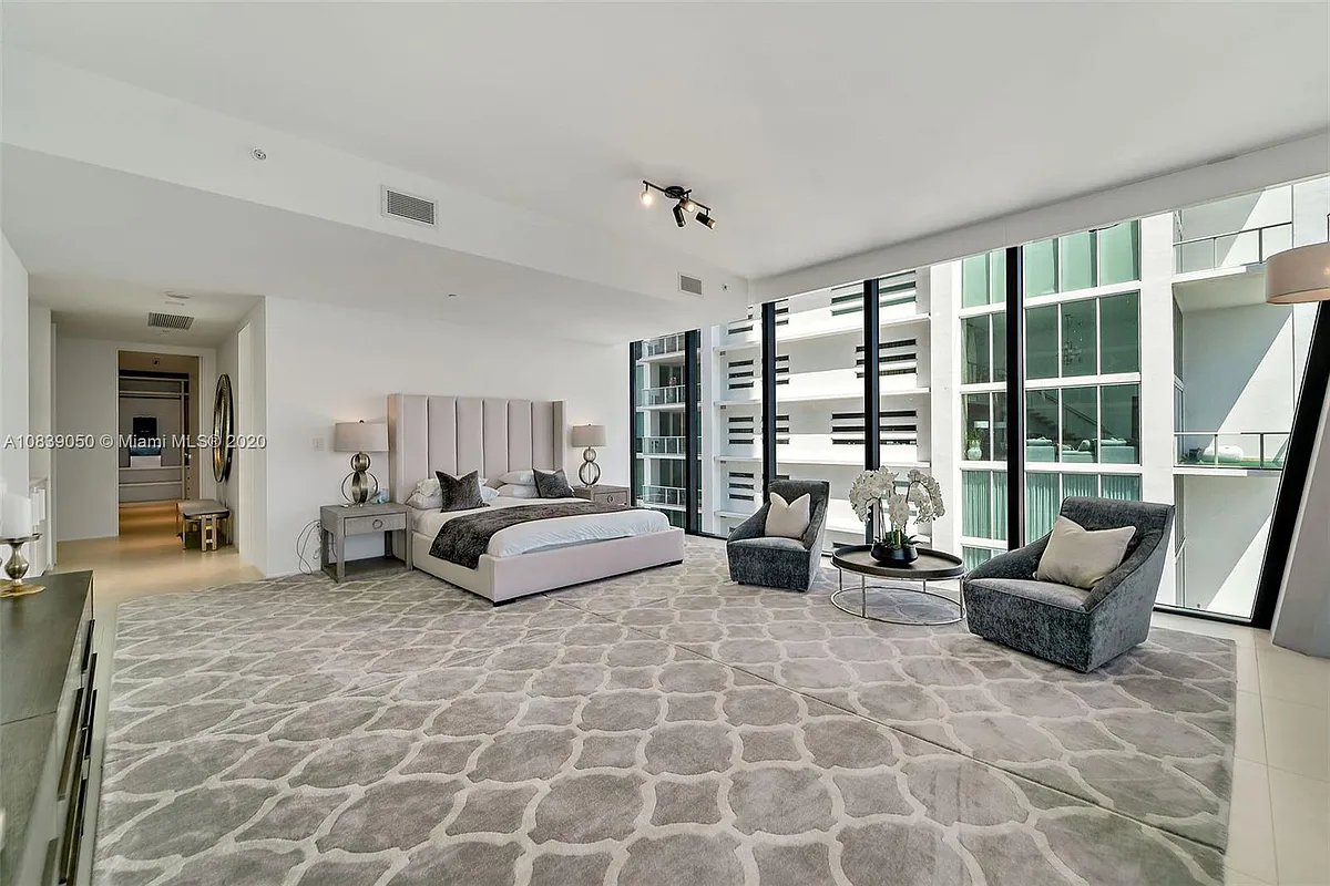 Building Photo - 1000 Biscayne Blvd #3302