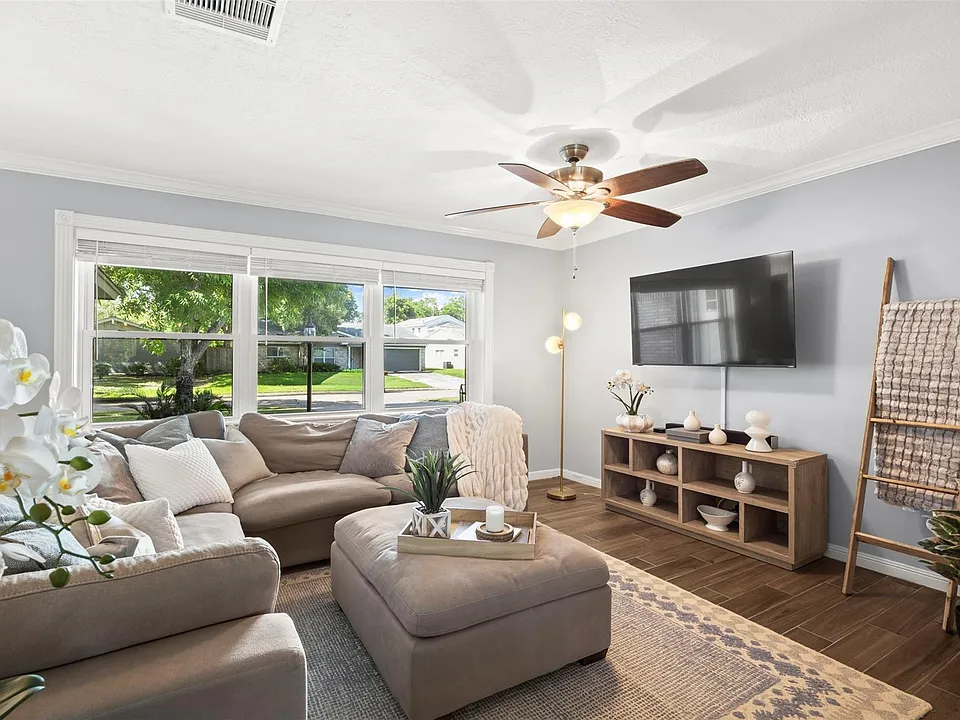 5334 Saxon Dr