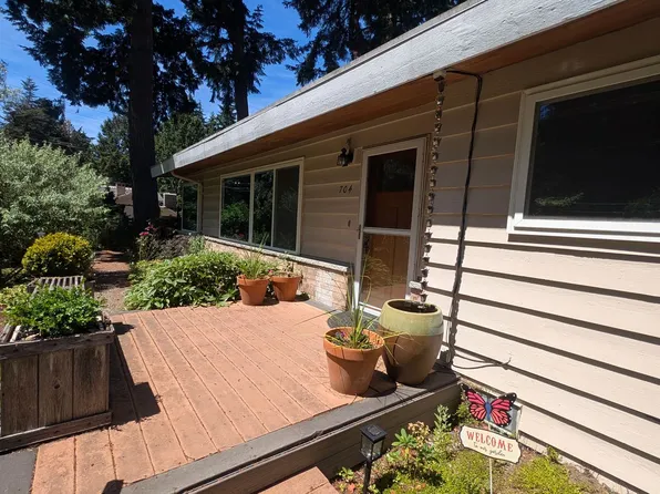 704 N 163rd St, Seattle, WA 98133