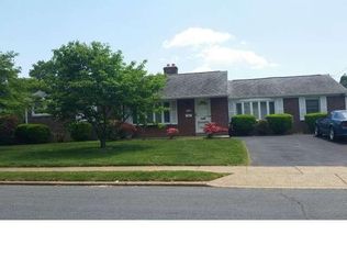 101 Dickens Ln, Broomall, PA 19008