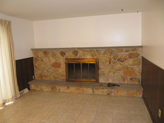 4th image of 410 Chestnut Heights Dr