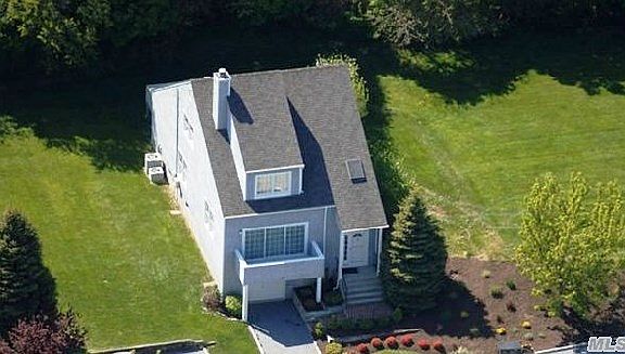 2nd image of 300 Meadow Ct