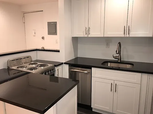 Sold by Mdrn Residential | media 8