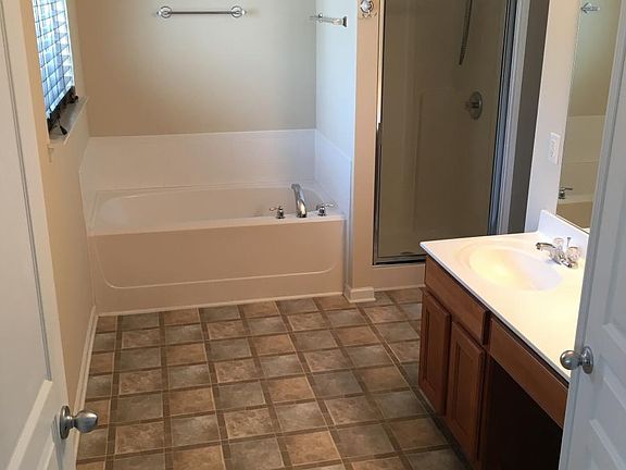 110 Wiley Parc Circle (Master Bath)