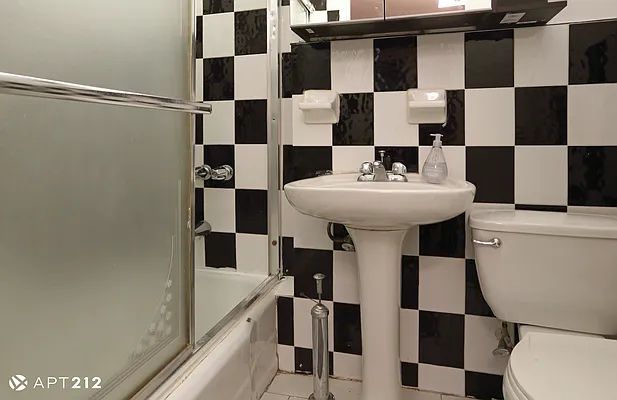 Rented by APT212 INC | media 30