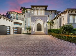 1960 7th St S, Naples, FL 34102