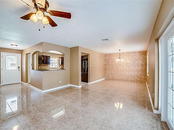 4th image of 21 Caswell Dr