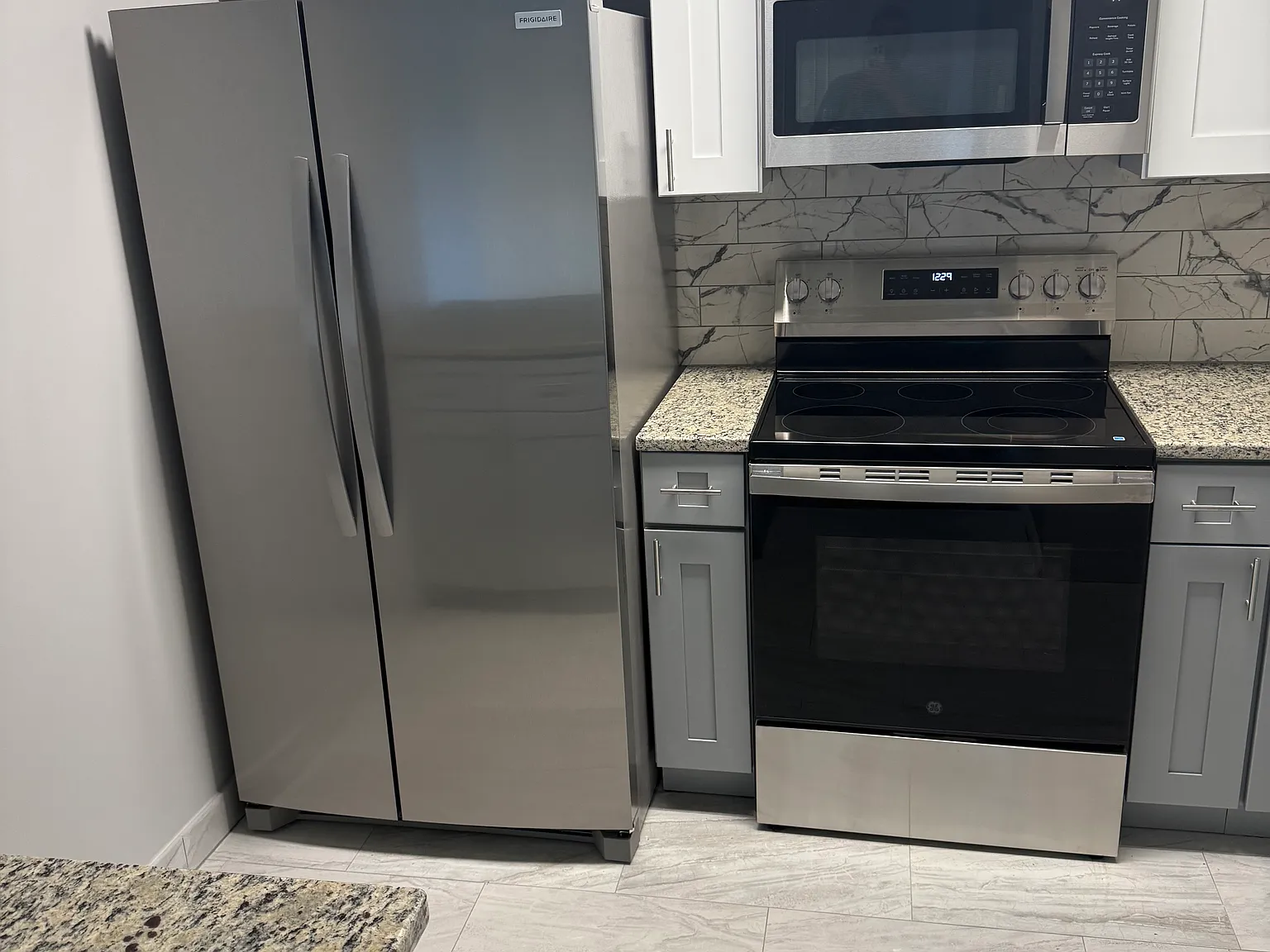 2 bed, 900 sqft, $1,900 — Photo 2