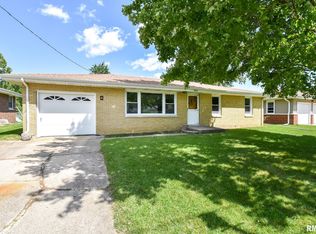 408 Sherwood Park Rd, Washington, IL 61571