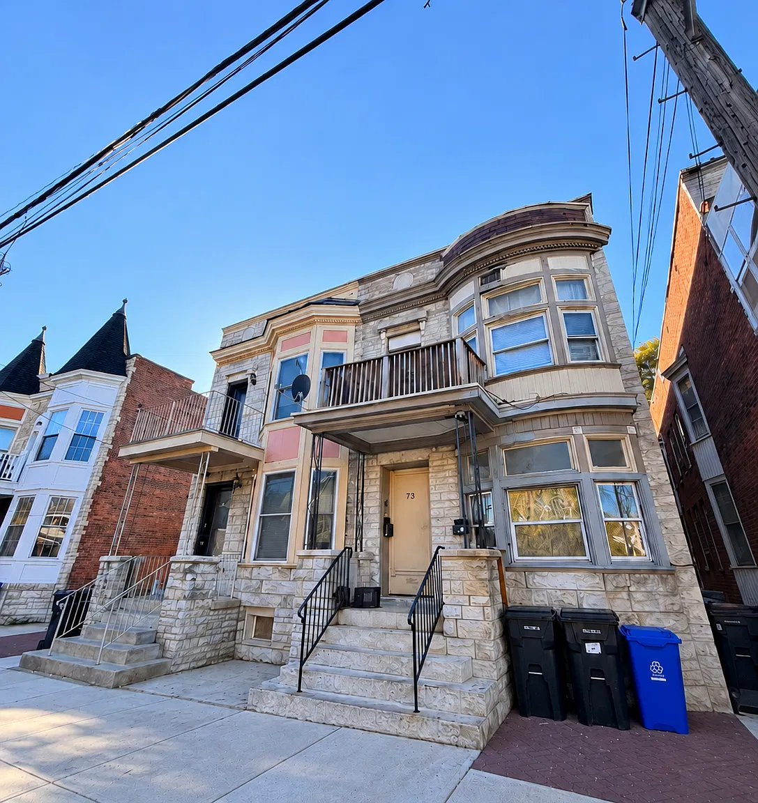 3 bed, 1000 sqft, $1,390 — Photo 1
