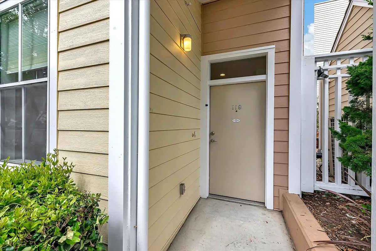 Building Photo - 550 Ortega Ave #B119