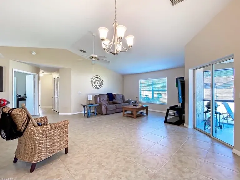 2134 Country Club Blvd — Photo 2