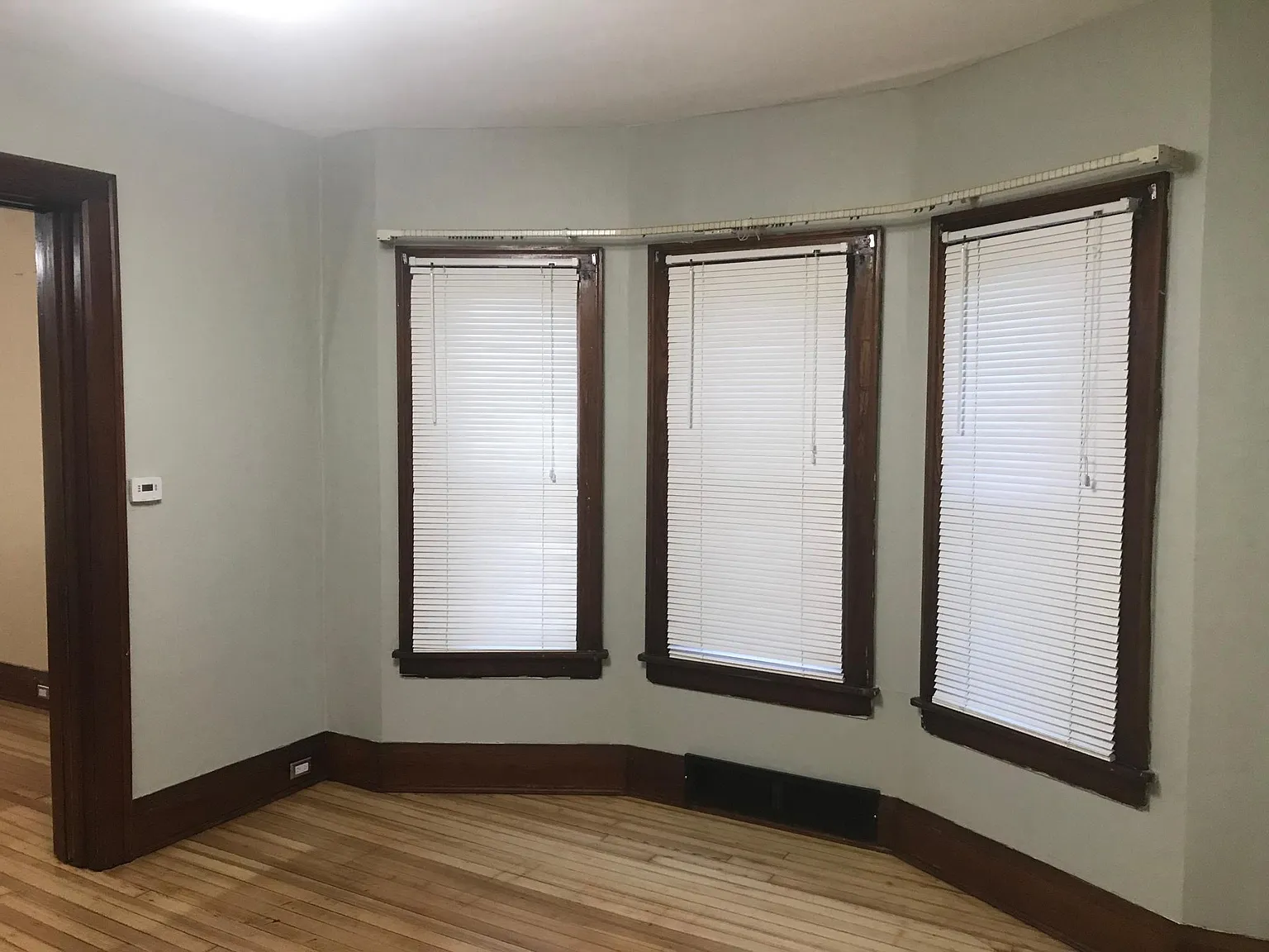 3 bed, 1200 sqft, $1,300 — Photo 4