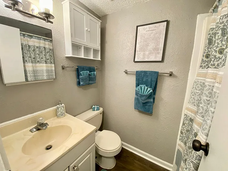 Bentwood Apartments — Photo 15