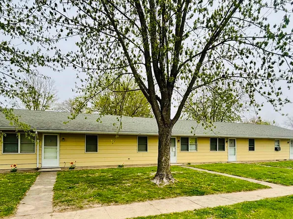 301 S 4th St, Farmington, IA 52626
