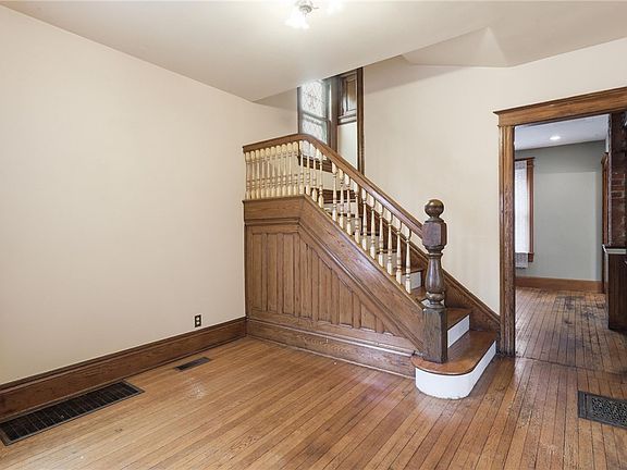 3rd image of 153 Griffith St