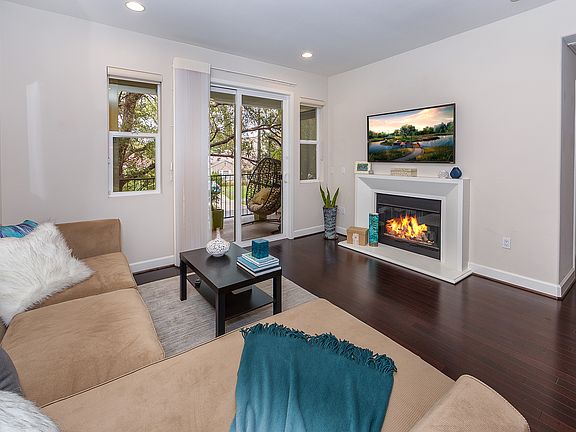 4th image of 4820 Bellflower Ave #204